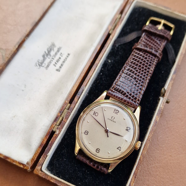 1947 Omega Dress Watch in Solid 9ct Gold English Case stunning dial all original caliber 283