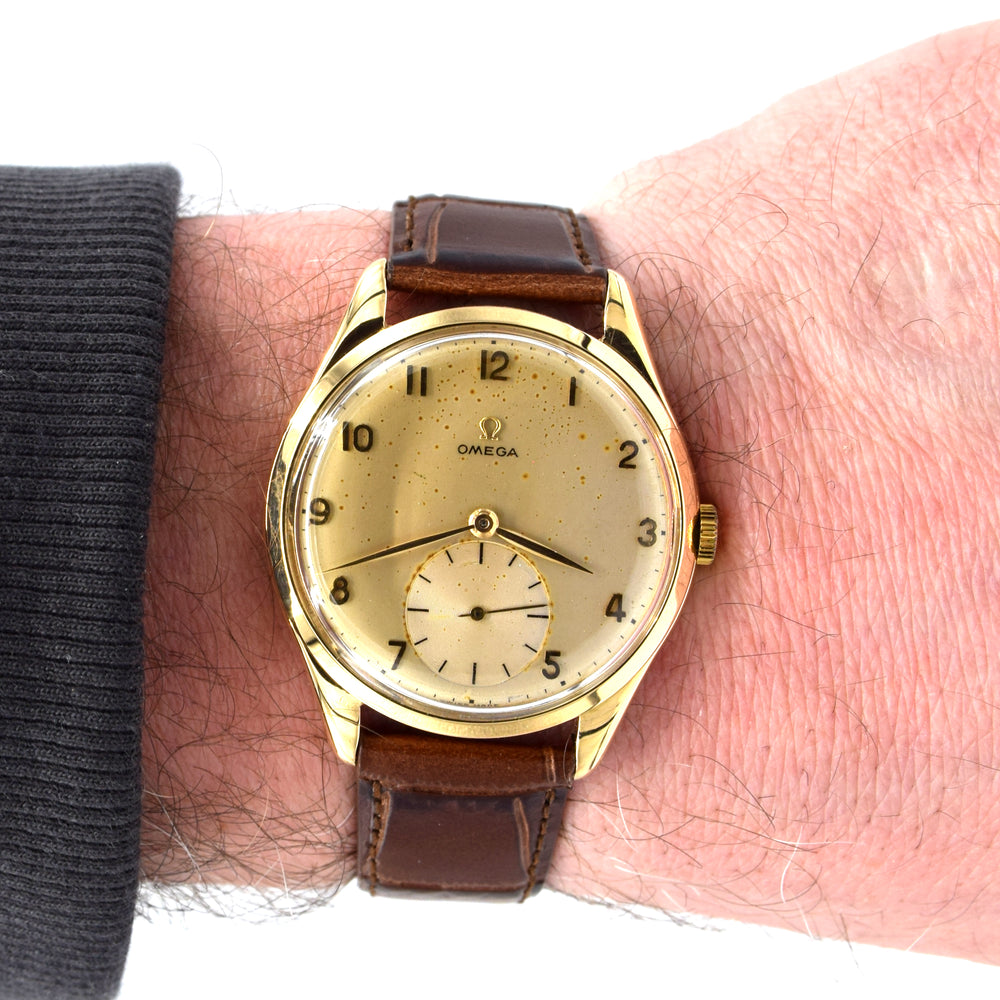 1950 Jumbo Omega with Sub Seconds Arabic numerals Model 2620 in solid 18ct yellow Gold Case