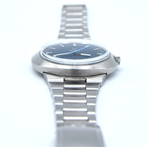 1969 Omega Geneve dynamic with Gorgeous matte blue Dial - unpolished Model 135.033 in steel