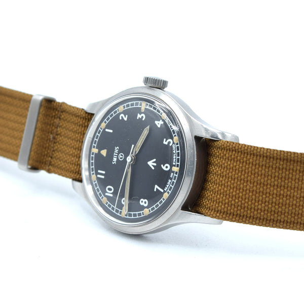 1967 Smiths W10 British Military Issue Wristwatch first issue date - Made in England Mint condition