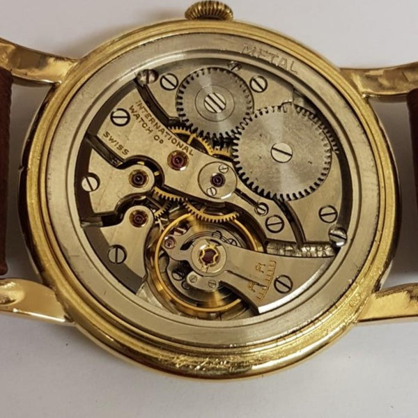 1945-7 IWC 18ct Gold Dress Watch with Rare Flared Bombe Style Lugs Cal 89
