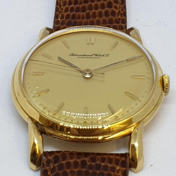 1945-7 IWC 18ct Gold Dress Watch with Rare Flared Bombe Style Lugs Cal 89
