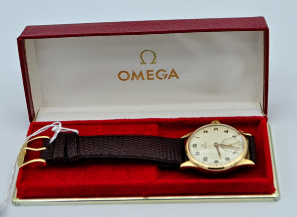 Omega Manual Wind Dress Watch with Arabic Numerals and Sub Seconds in 9ct Gold 1947