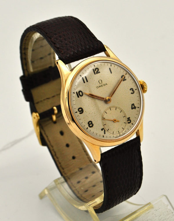 Omega Manual Wind Dress Watch with Arabic Numerals and Sub Seconds in 9ct Gold 1947