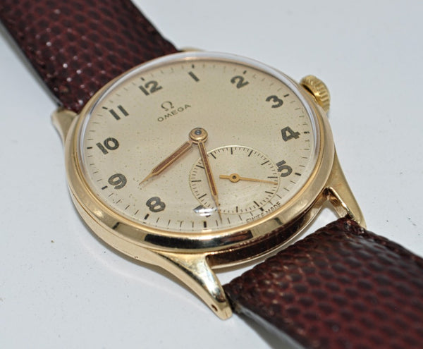 Omega Manual Wind Dress Watch with Arabic Numerals and Sub Seconds in 9ct Gold 1947