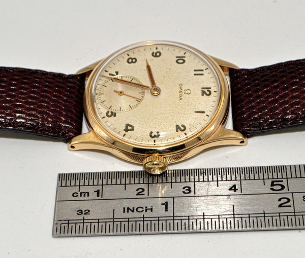 Omega Manual Wind Dress Watch with Arabic Numerals and Sub Seconds in 9ct Gold 1947