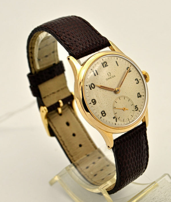Omega Manual Wind Dress Watch with Arabic Numerals and Sub Seconds in 9ct Gold 1947