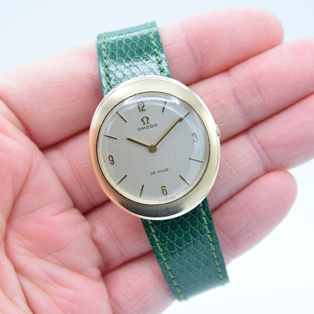 1968 Rare Omega Unisex Oval De Ville Dress Watch in Solid 9ct Gold English Case Model 1115495
