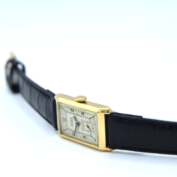 1930s Cyma 'Presidente' La Perla Caracas Rectangular Deco Wristwatch with Arabic Dial in 18ct Gold