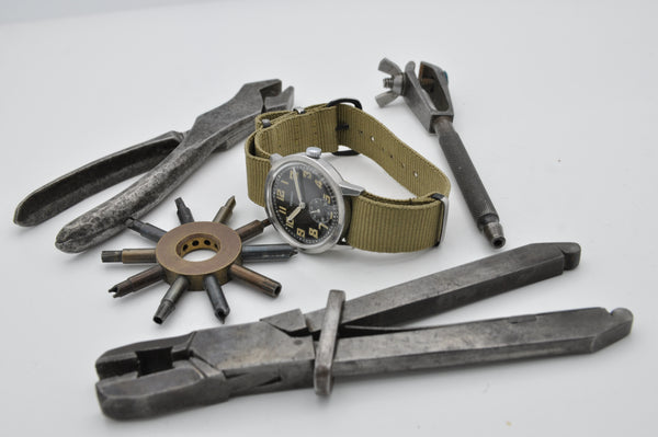 1940s Helbros Rare Military Style Wristwatch with Original Propaganda Box Helvetia Cal 82a