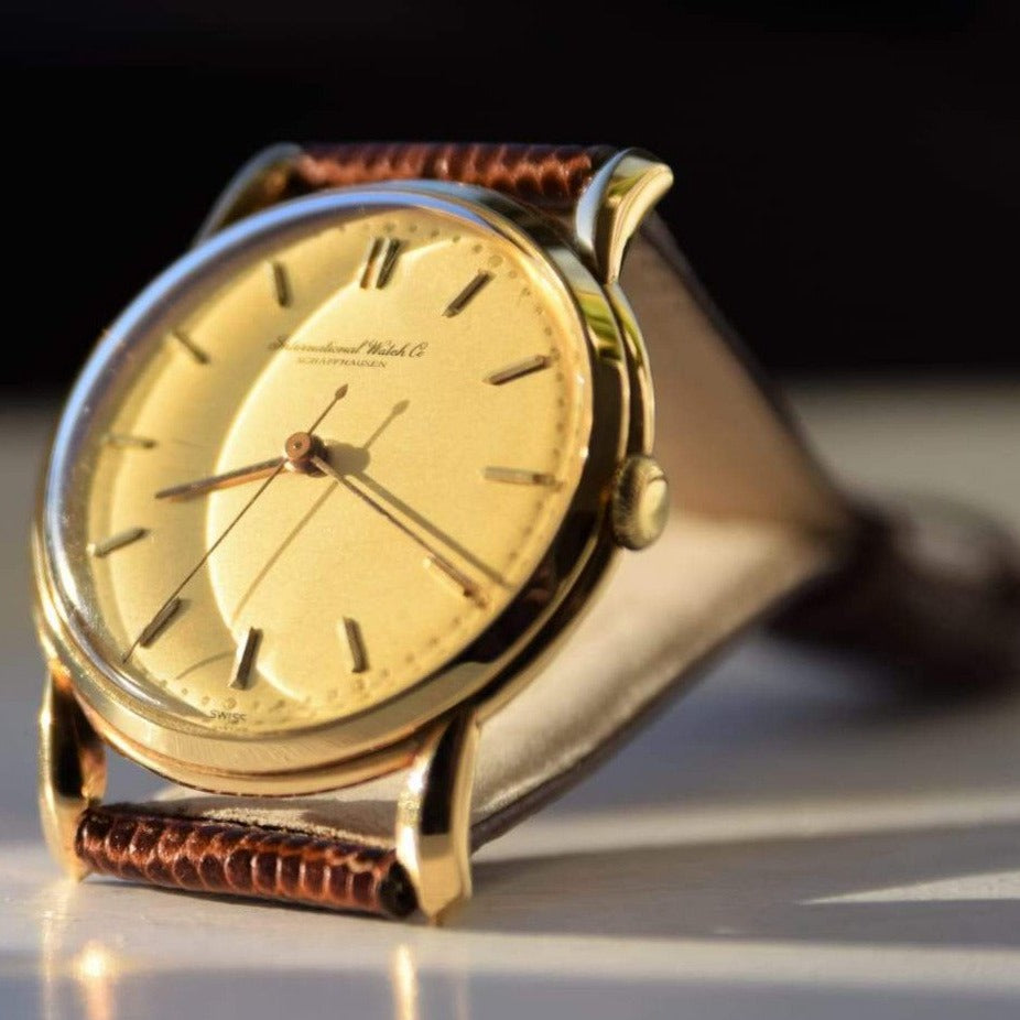 1945-7 IWC 18ct Gold Dress Watch with Rare Flared Bombe Style Lugs Cal 89