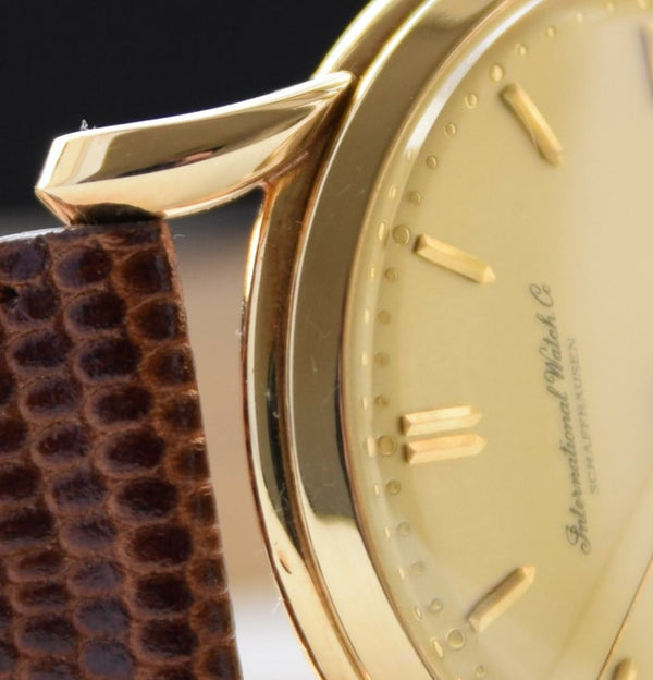 1945-7 IWC 18ct Gold Dress Watch with Rare Flared Bombe Style Lugs Cal 89