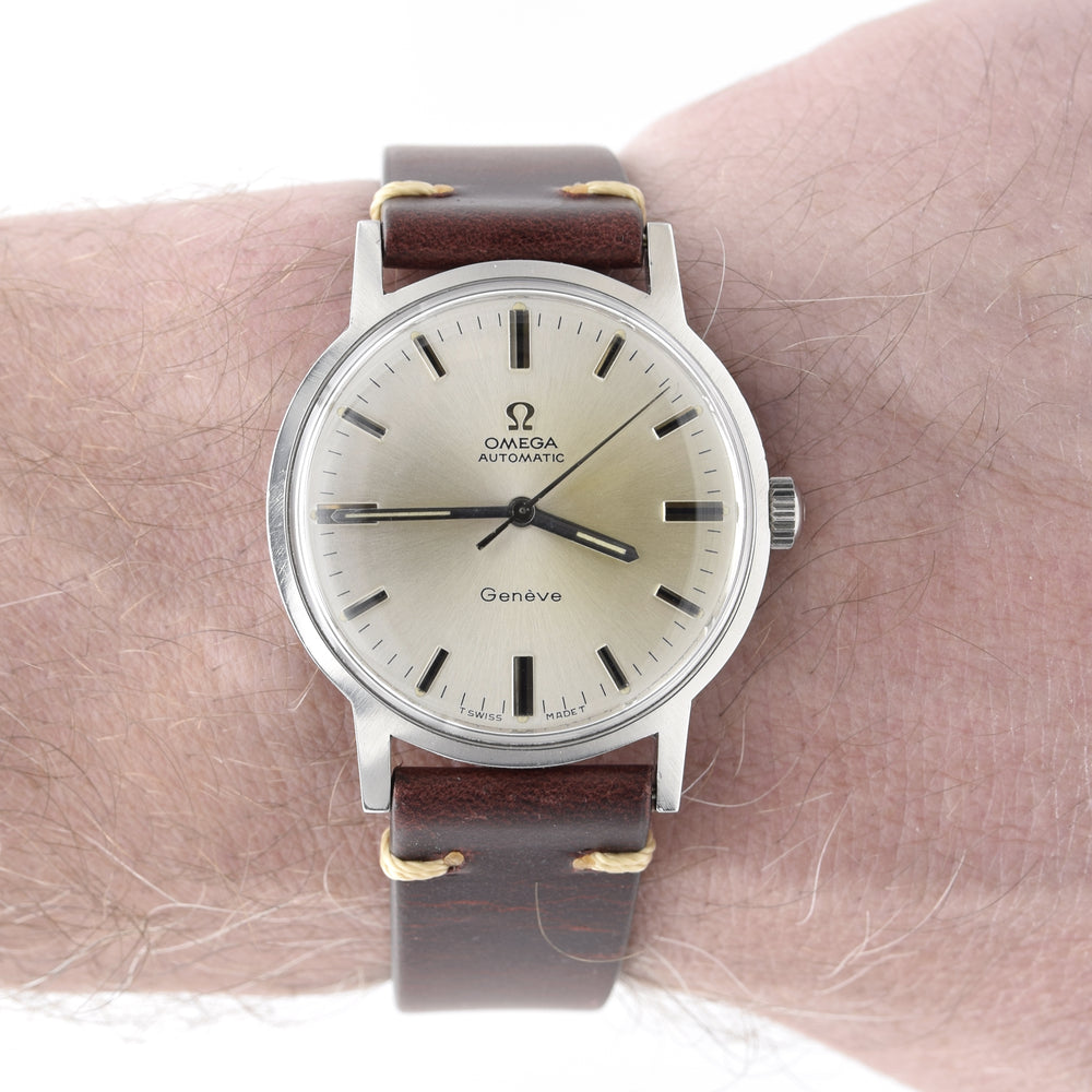 1968 Omega sharp Geneve Automatic Model 165.070 with Stunning original silver satin dial + Box