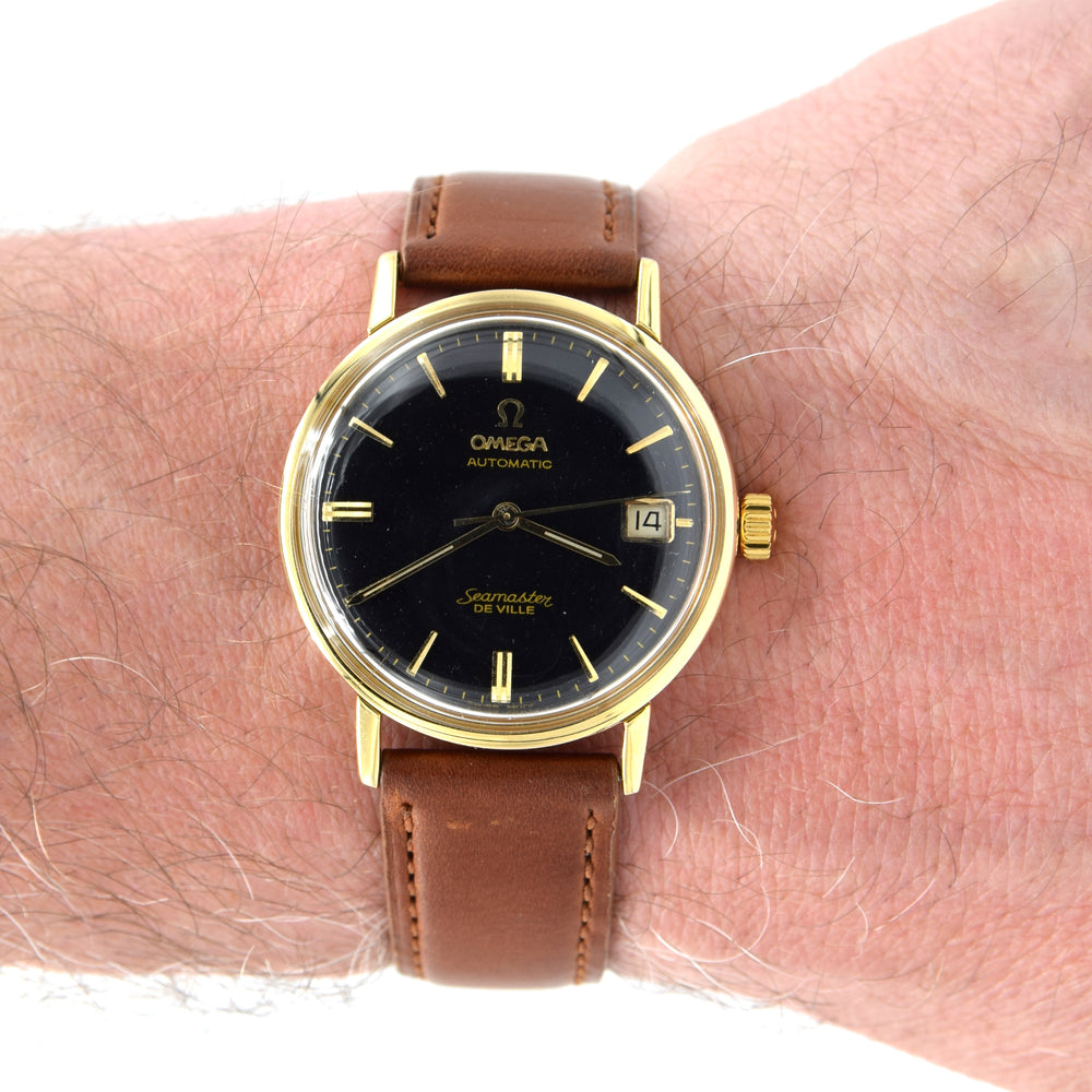 1963 Omega Automatic Seamaster De Ville Date Model 166.020 in Solid 18ct Gold with gloss black dial