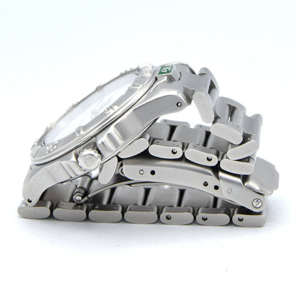 1990s TAG Heuer Date 4000 Series Polar white  WF1212-KO - 34mm Stainless Steel on Flip-Lock Bracelet