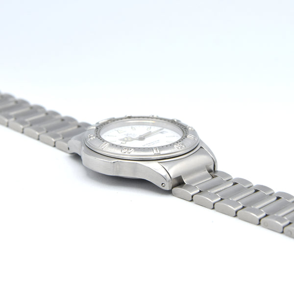 1990s TAG Heuer Date 4000 Series Polar white  WF1212-KO - 34mm Stainless Steel on Flip-Lock Bracelet