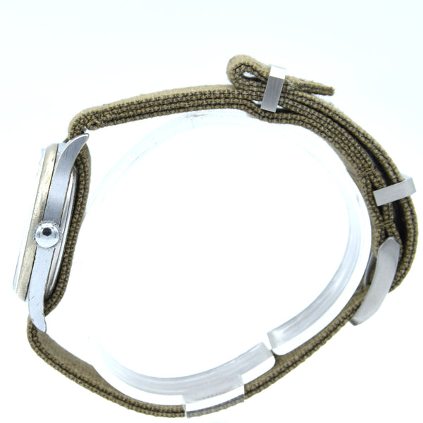 1941-1942 Universal Genève 'Wilhelmina' Wristwatch Dutch market military style unisex 30mm 31250