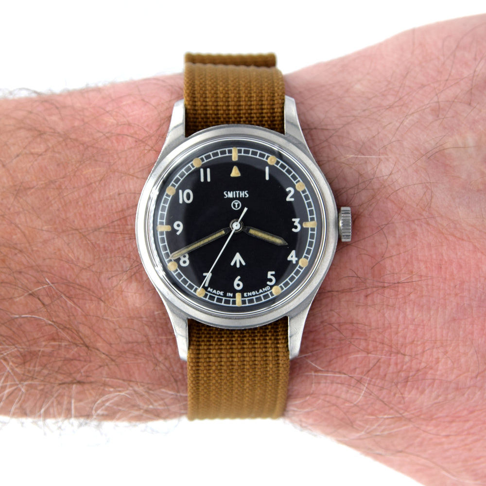 1967 Smiths W10 British Military Issue Wristwatch first issue date - Made in England Mint condition