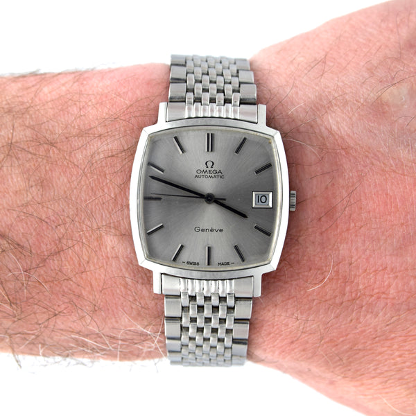 (RESERVED)1973 Omega Genève “TV case” ref. 162.0052 steel automatic on Bracelet – silver sunburst dial – original plexi & crown