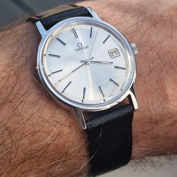 1975 Omega classic manual Wind Date Dress Watch Model 136.0104 in Stainless Steel like new