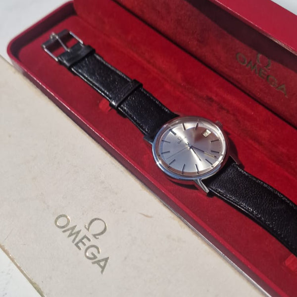 1975 Omega classic manual Wind Date Dress Watch Model 136.0104 in Stainless Steel like new