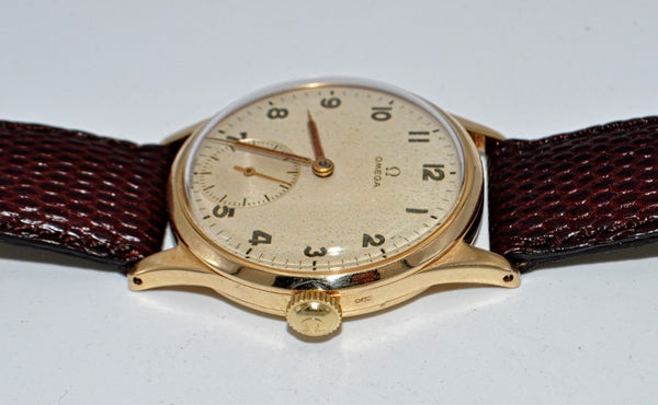 Omega Manual Wind Dress Watch with Arabic Numerals and Sub Seconds in 9ct Gold 1947