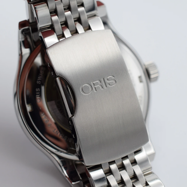 Oris Classic Date 7594 with Black Dial in Stainless Steel on Bracelet Circa 2014